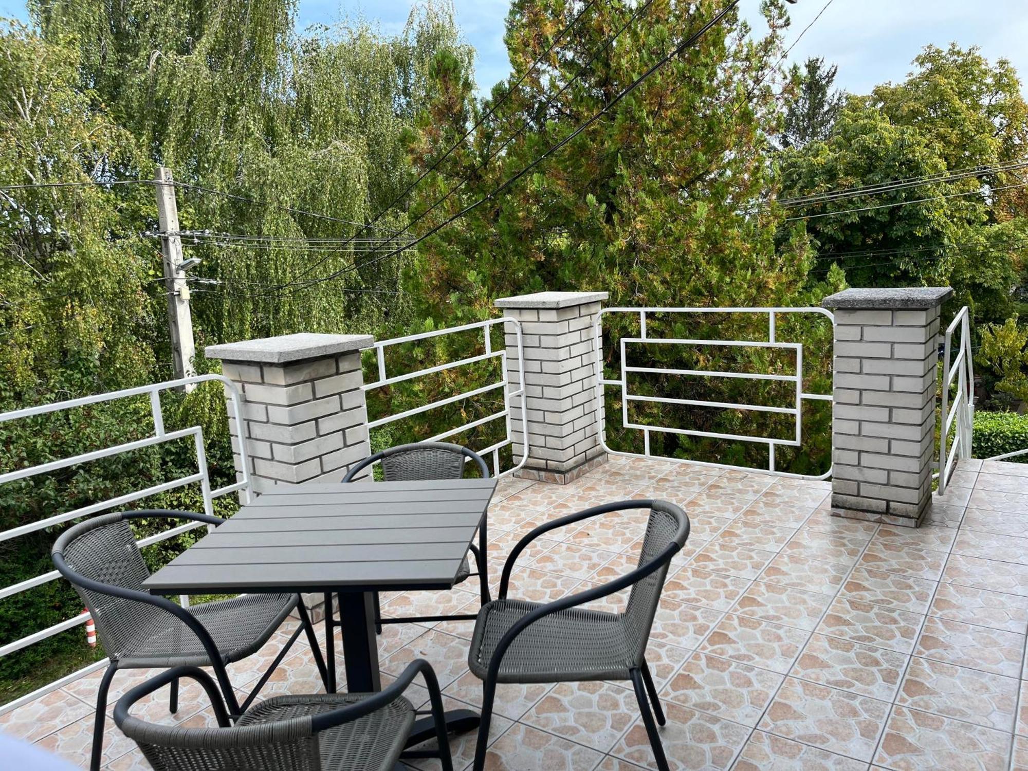 Petoefi Vendeghaz Hotel Eger Exterior photo